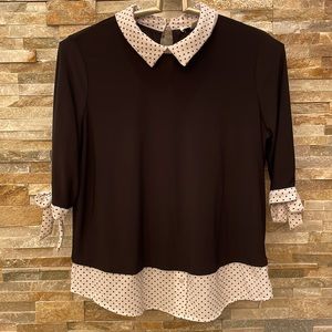 Collared Blouse with Polkadots and Button in the Back